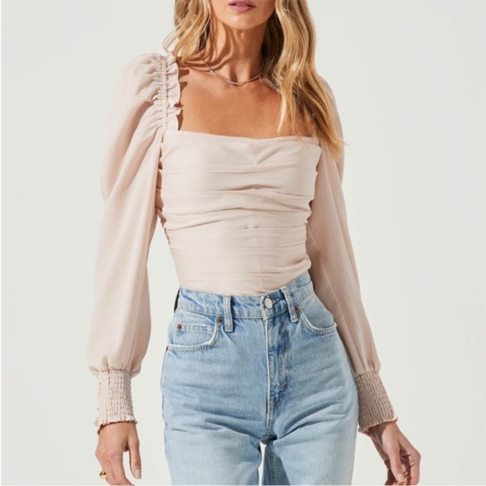 NWT ASTR The Label Romantic Puff Sleeve Fitted Bodice Square Neck Top, Size L